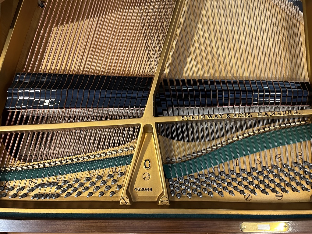 Steinway & Sons O-180 