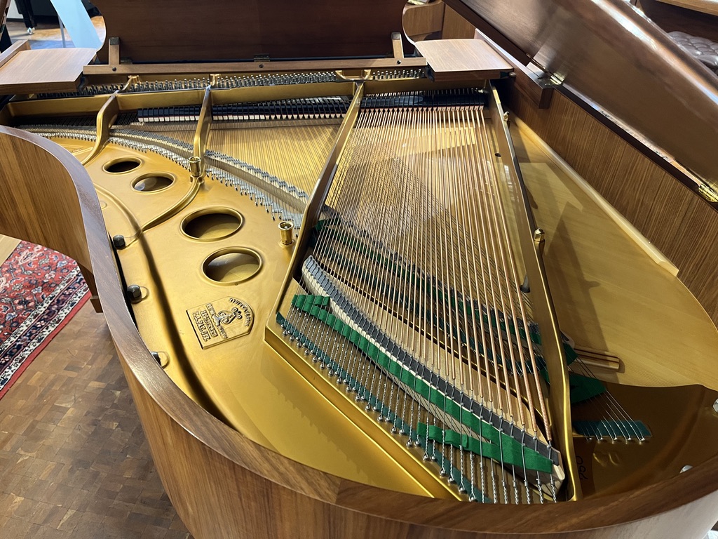 Steinway & Sons O-180 