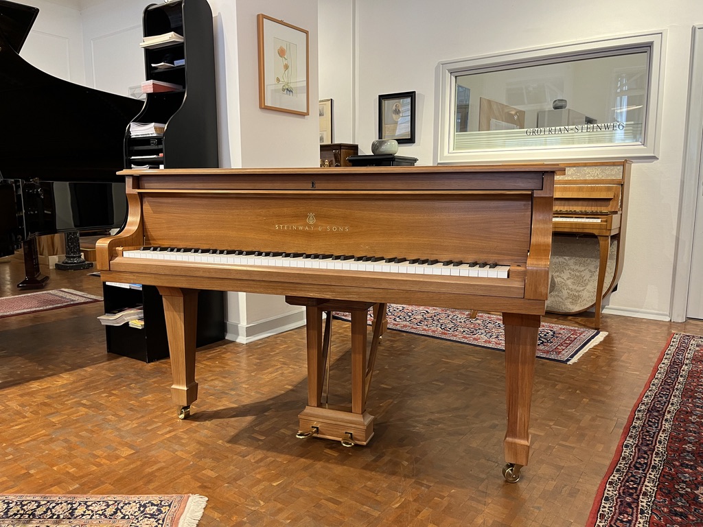 Steinway & Sons O-180