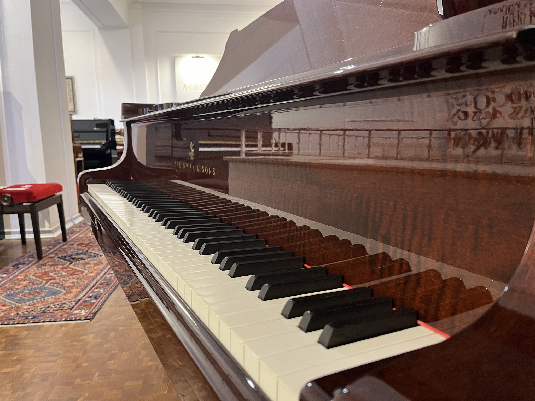 Steinway & Sons B-211
