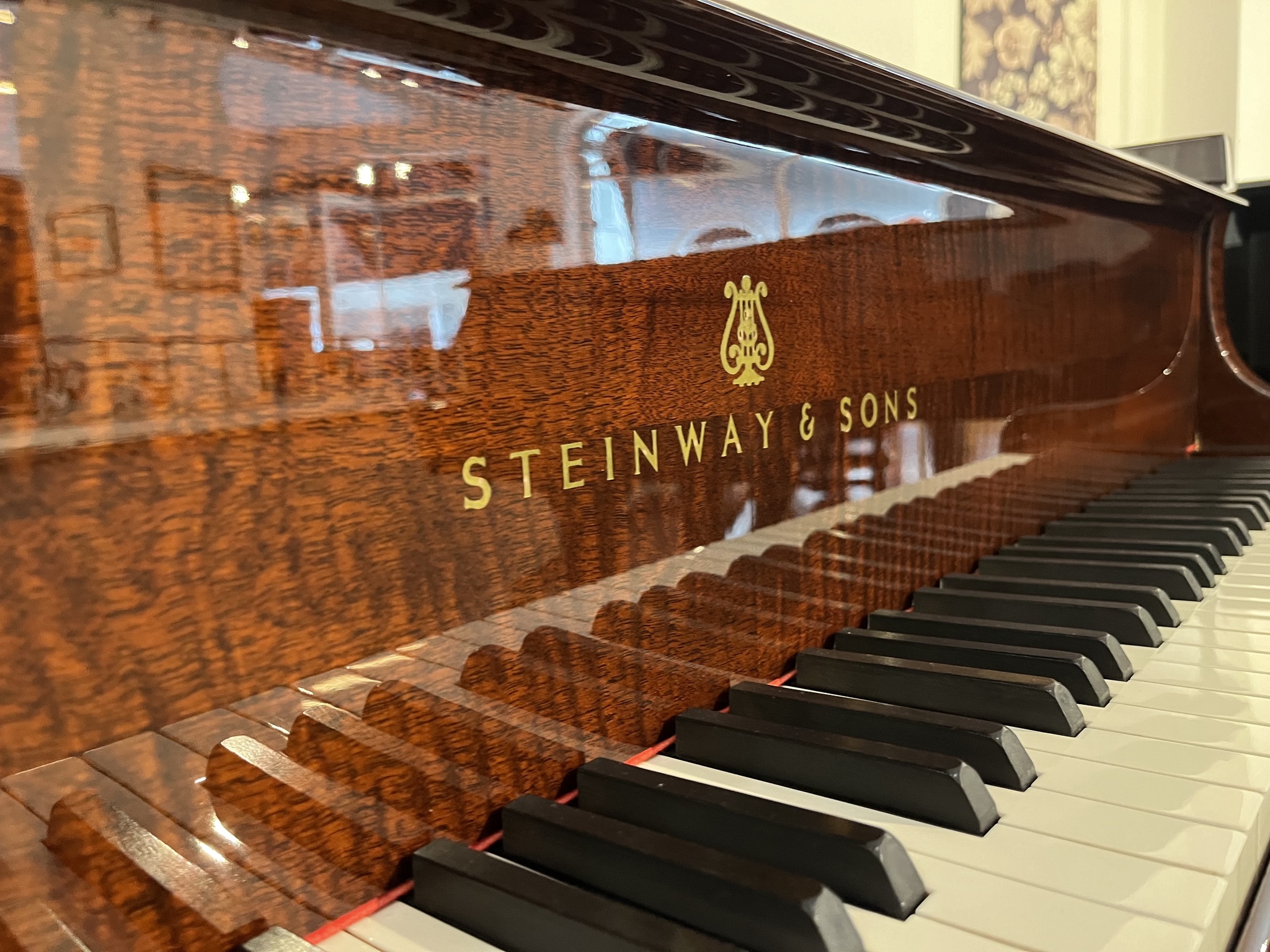 Steinway & Sons B-211