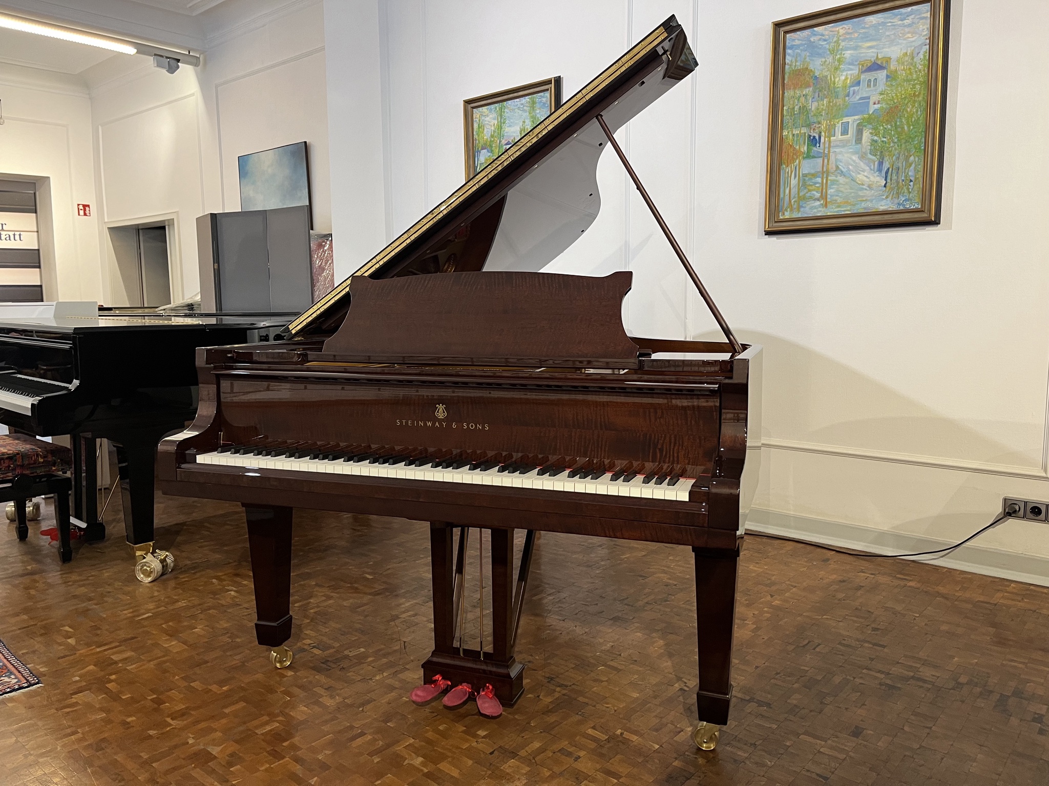 Steinway & Sons B-211