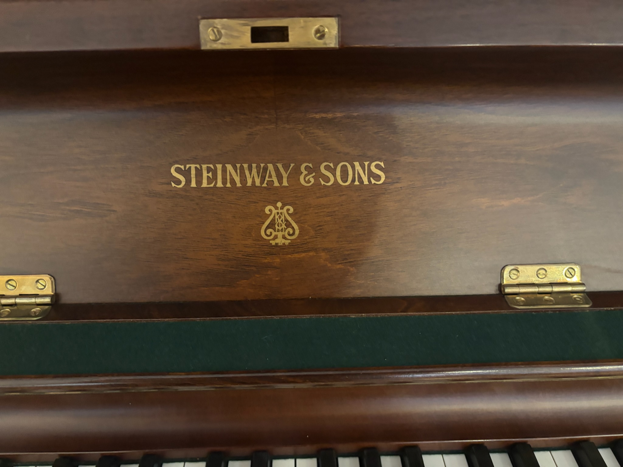 Steinway & Sons Z-114 Chippendale