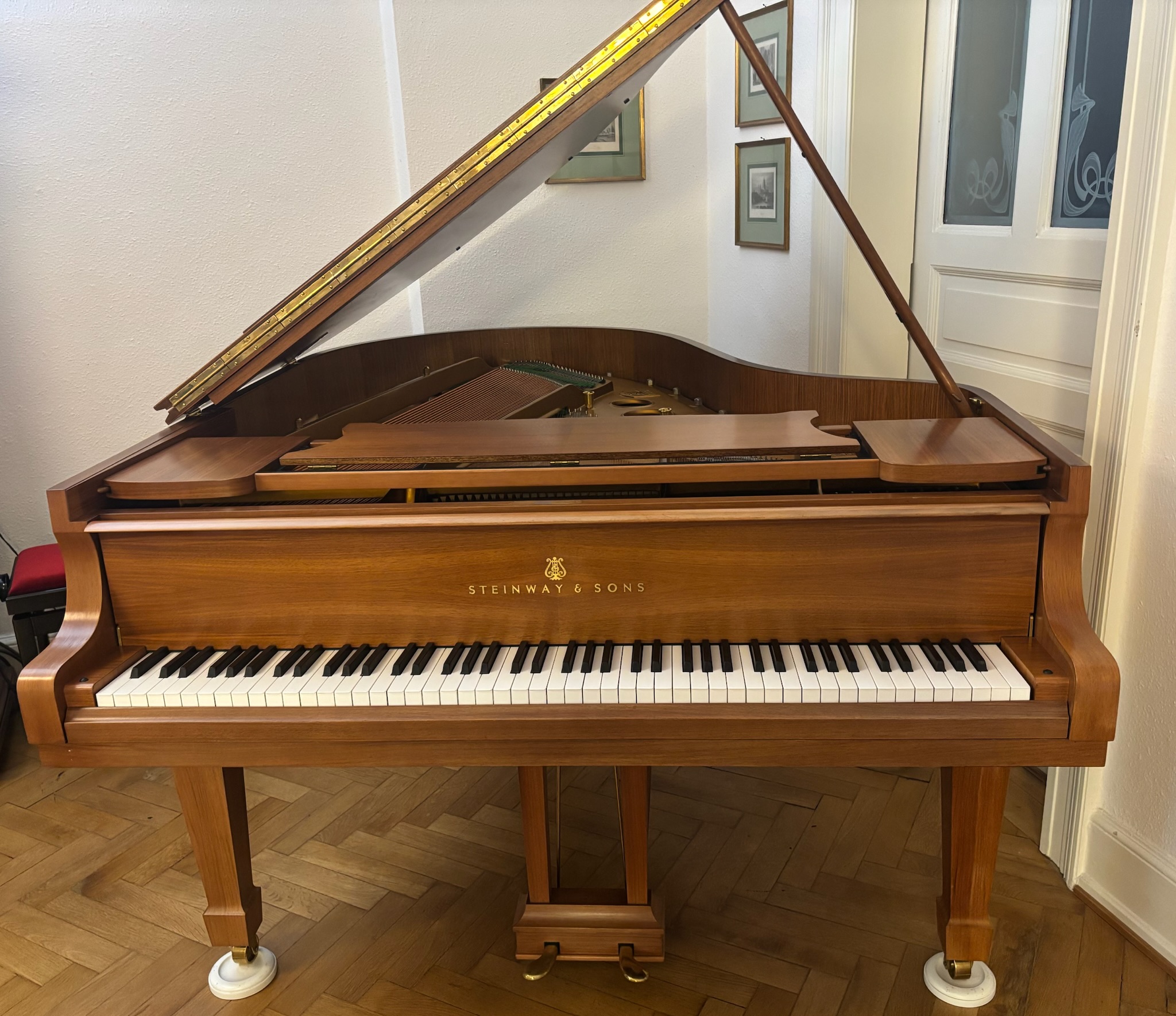 Steinway & Sons O-180 